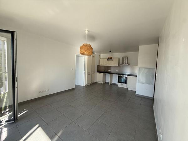 Appartement à louer 1 250 € CC Aix-en-Provence 3 p 57 m² DPE
