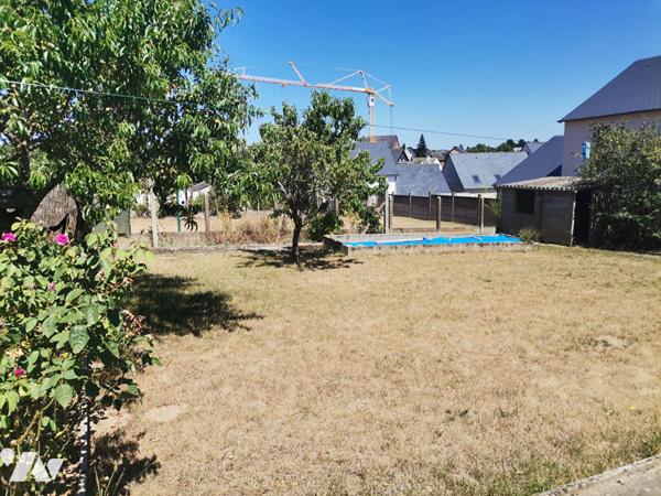 EXCLUSIVITE - MONTFORT SUR MEU, maison années 60 de 82 m² hab., terrain de 526 m²