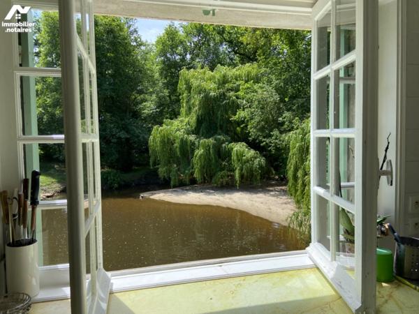 proche Libourne et Saint André de Cubzac, dans un très bel environnement MOULIN à eau du 18 ème...