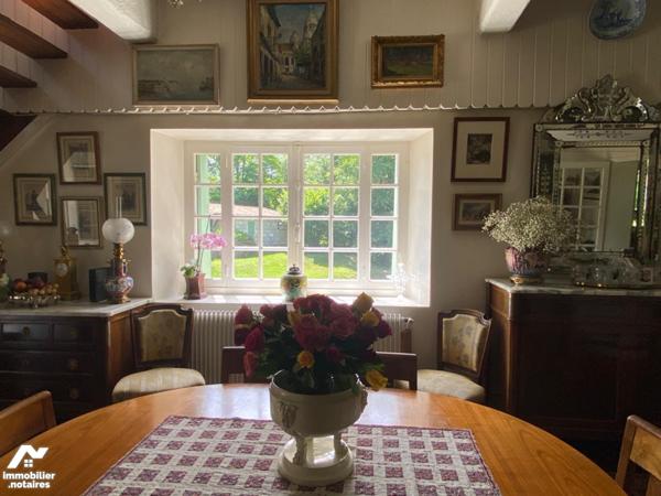 proche Libourne et Saint André de Cubzac, dans un très bel environnement MOULIN à eau du 18 ème...