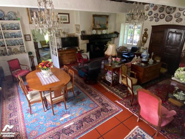 proche Libourne et Saint André de Cubzac, dans un très bel environnement MOULIN à eau du 18 ème...