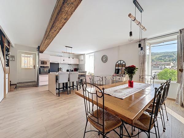 TARARE CENTRE - MAISON DE VILLE 175M² AVEC EXTERIEUR