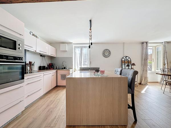TARARE CENTRE - MAISON DE VILLE 175M² AVEC EXTERIEUR