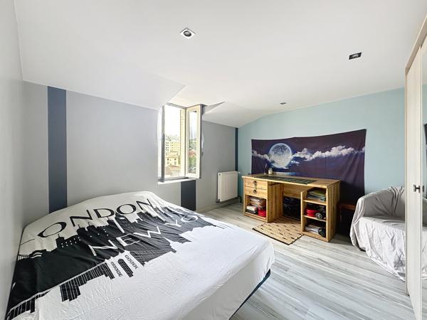 TARARE CENTRE - MAISON DE VILLE 175M² AVEC EXTERIEUR
