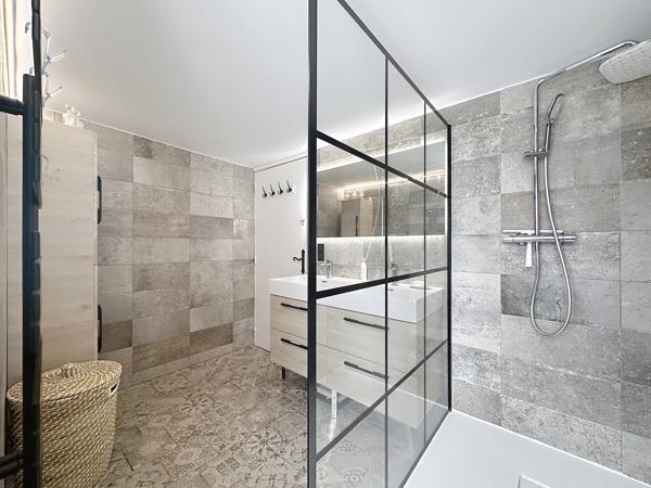 TARARE CENTRE - MAISON DE VILLE 175M² AVEC EXTERIEUR