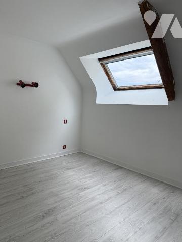 À VENDRE MAISON DE CARACTÈRE SÉNÉ BOURG-866 m2 de terrain