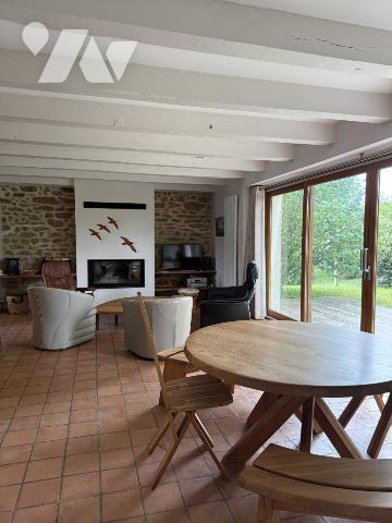À VENDRE MAISON DE CARACTÈRE SÉNÉ BOURG-866 m2 de terrain