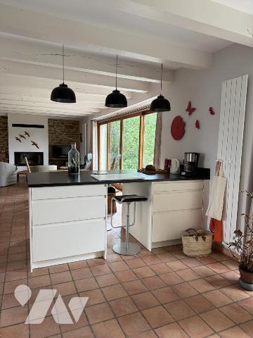 À VENDRE MAISON DE CARACTÈRE SÉNÉ BOURG-866 m2 de terrain