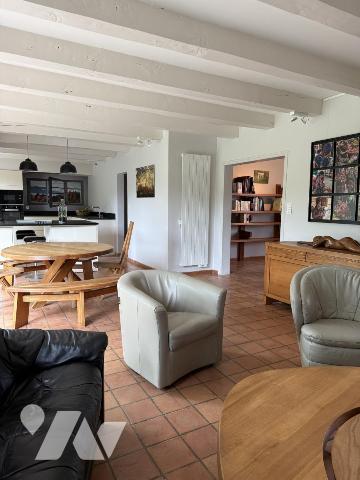 À VENDRE MAISON DE CARACTÈRE SÉNÉ BOURG-866 m2 de terrain