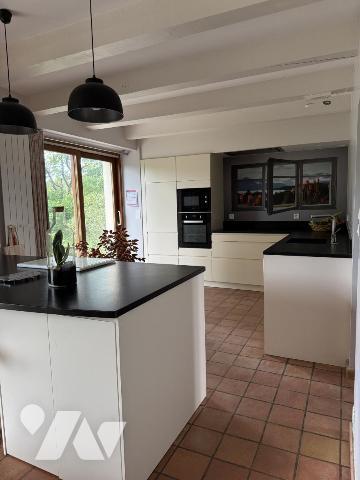 À VENDRE MAISON DE CARACTÈRE SÉNÉ BOURG-866 m2 de terrain
