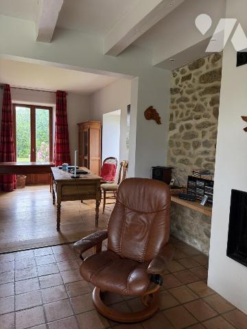 À VENDRE MAISON DE CARACTÈRE SÉNÉ BOURG-866 m2 de terrain