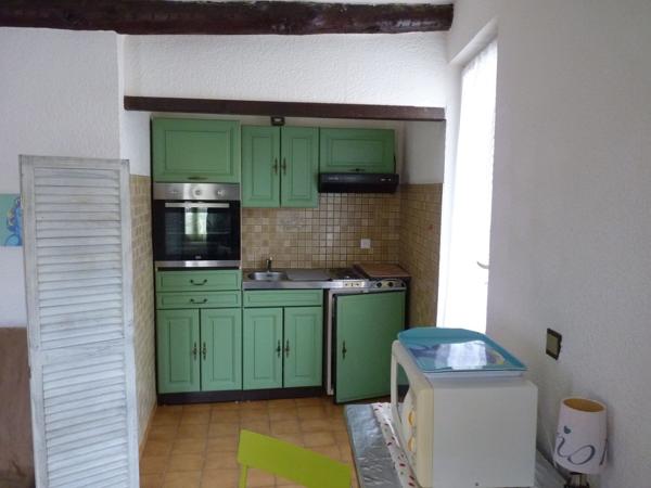 MANOSQUE, GRAND STUDIO AVEC BALCON TRES BIEN PLACE