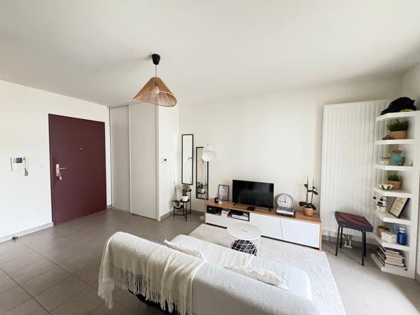 Centre ville, t2 avec terrasse et garage