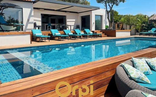 Maison à vendre    5 pièces •  Sanary-sur-Mer