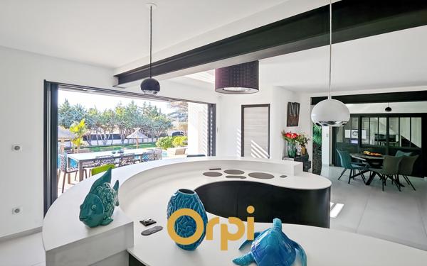 Maison à vendre    5 pièces •  Sanary-sur-Mer