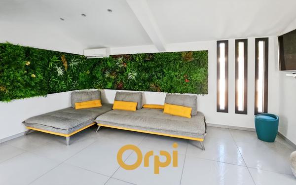 Maison à vendre    5 pièces •  Sanary-sur-Mer