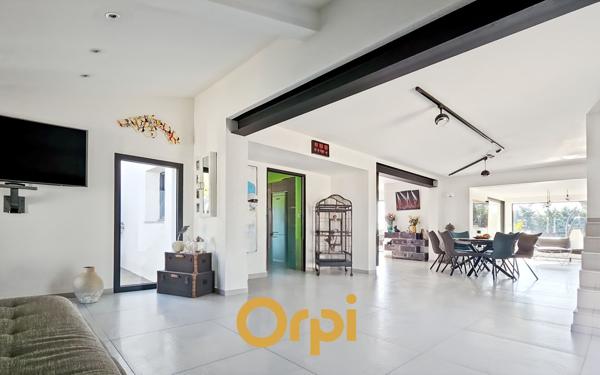 Maison à vendre    5 pièces •  Sanary-sur-Mer