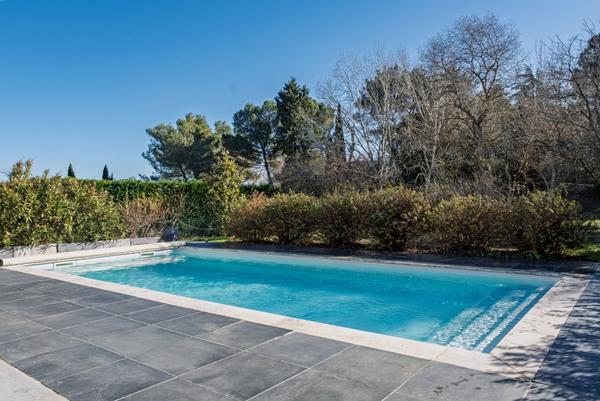 Villa contemporaine de 143m2 avec piscine 9x4m, jardin 4000m2, grand garage