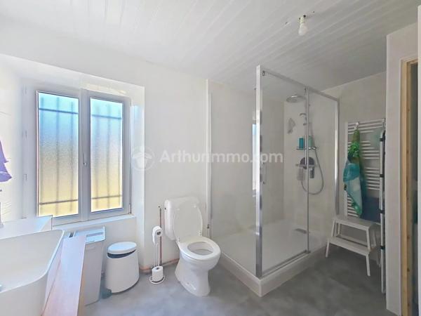 Location                                                      Maison
                        
                     4 pièces                      96 m2                     à Saint-Genès-Champanelle
