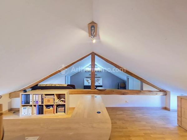 Location                                                      Maison
                        
                     4 pièces                      96 m2                     à Saint-Genès-Champanelle