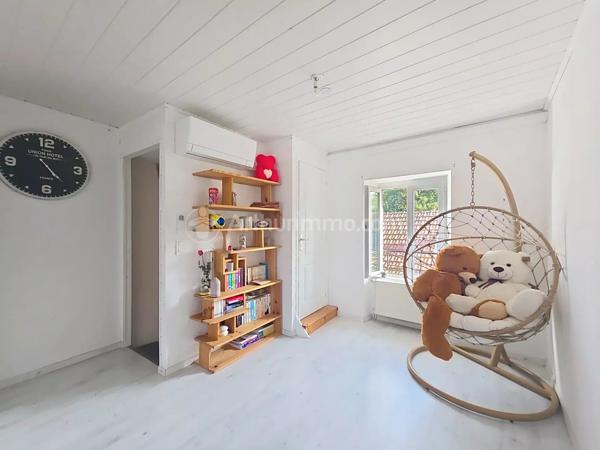 Location                                                      Maison
                        
                     4 pièces                      96 m2                     à Saint-Genès-Champanelle