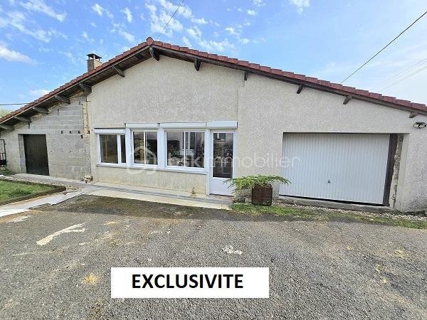 Située à 15 mn de MONTENDRE, 20 mn de COUTRAS, 30 mn de LIBOURNE et de ST ANDRE DE CUBZAC, à 50 mn du PONT D'AQUITAINE, cette maison vous séduira par ses prestations et ses volumes. Elle est composée d'une cuisine équipée, d'un salon/séjour, de 5 chambres, d'un bureau, d'une buanderie, d'une véranda, 2 salles d'eau et WC. 2 Garages, une terrasse avec pergola de 21 m2 et une piscine couverte (10 X 5) complètent ces prestations. Possibilité de créer un T2 pour du locatif ou du AIR BnB avec une entrée indépendante. Proche des commerces et des commodités. Chauffage poêle à bois + climatisation.