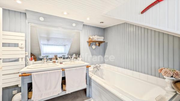 Maison à Colombages de 184.67 m² à vendre 8 pièces SAINT GERMAIN DU BOIS (71) terrain de 443 m² piscine !