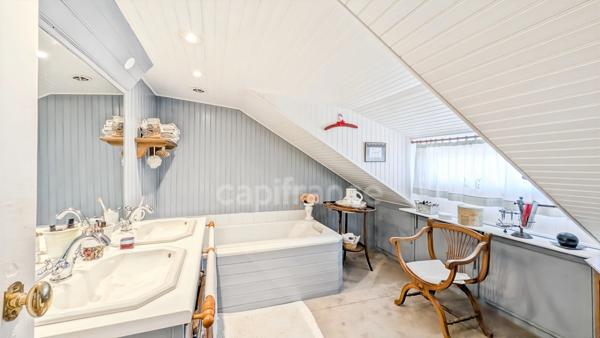 Maison à Colombages de 184.67 m² à vendre 8 pièces SAINT GERMAIN DU BOIS (71) terrain de 443 m² piscine !