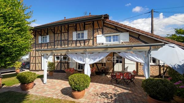 Maison à Colombages de 184.67 m² à vendre 8 pièces SAINT GERMAIN DU BOIS (71) terrain de 443 m² piscine !