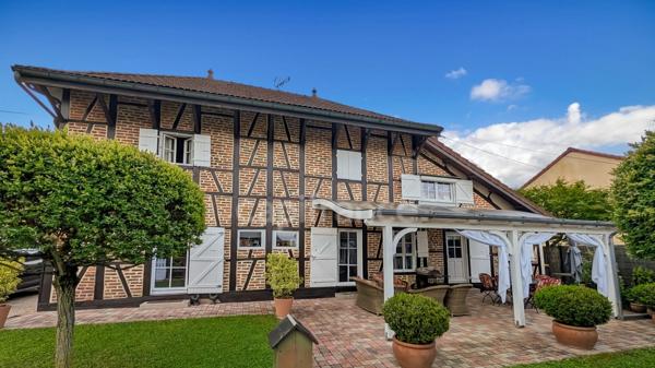 Maison à Colombages de 184.67 m² à vendre 8 pièces SAINT GERMAIN DU BOIS (71) terrain de 443 m² piscine !