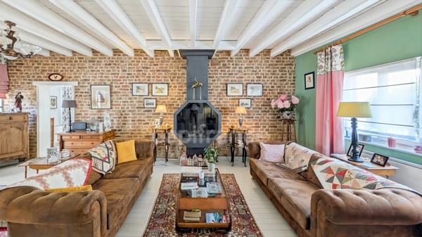 Maison à Colombages de 184.67 m² à vendre 8 pièces SAINT GERMAIN DU BOIS (71) terrain de 443 m² piscine !