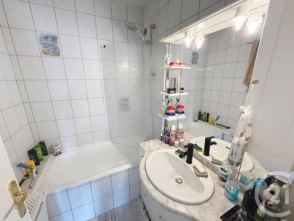 Appartement F4 à vendre  4 pièces - 77,36 m2 CHENOVE - 21