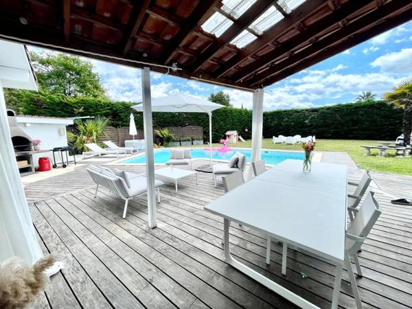 Maison à vendre 7 pièces MIOS (33) avec piscine, garage, dépendance et parc arboré
