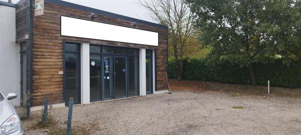 LOCAL COMMERCIAL/PROFESSIONNEL 90 m²