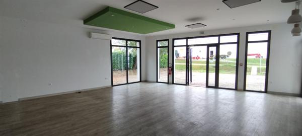 LOCAL COMMERCIAL/PROFESSIONNEL 90 m²