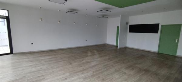 LOCAL COMMERCIAL/PROFESSIONNEL 90 m²