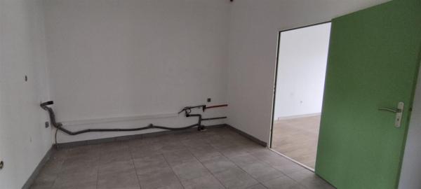 LOCAL COMMERCIAL/PROFESSIONNEL 90 m²