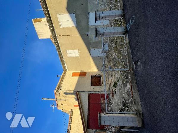 Au  cœur du village, ensemble immobilier composé de 2 logements chacun avec son propre compteur