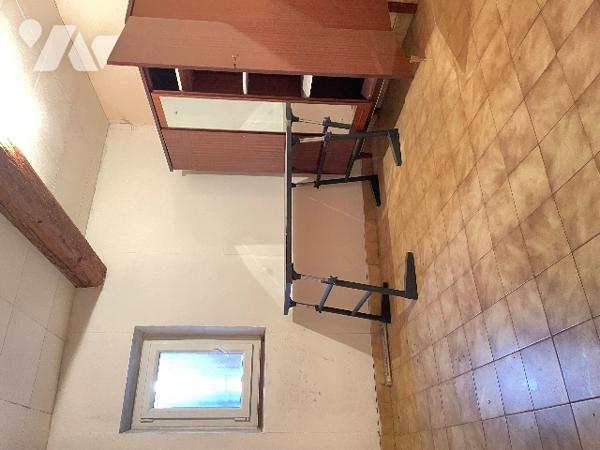 Au  cœur du village, ensemble immobilier composé de 2 logements chacun avec son propre compteur