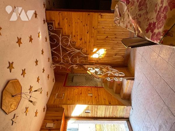 Au  cœur du village, ensemble immobilier composé de 2 logements chacun avec son propre compteur