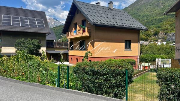 Maison familiale 4 chambres  95m²  et 199 m2 au sol à Saint-Michel-de-Maurienne