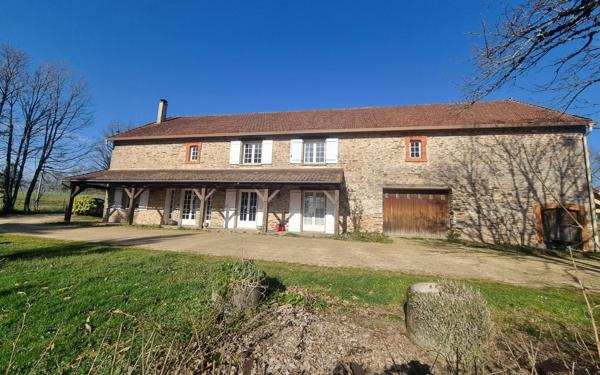 Maison à vendre    6 pièces • 295 m2 Saint-Yrieix-la-Perche