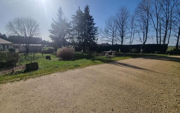 Maison à vendre    6 pièces • 295 m2 Saint-Yrieix-la-Perche