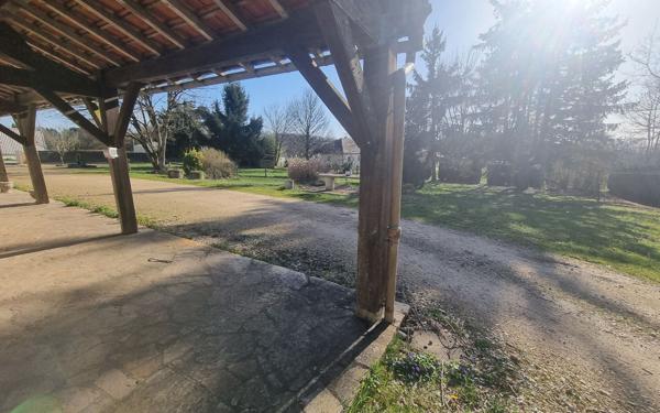 Maison à vendre    6 pièces • 295 m2 Saint-Yrieix-la-Perche