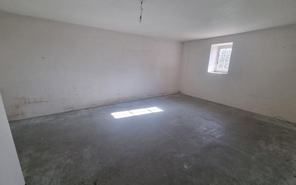 Maison à vendre    6 pièces • 295 m2 Saint-Yrieix-la-Perche