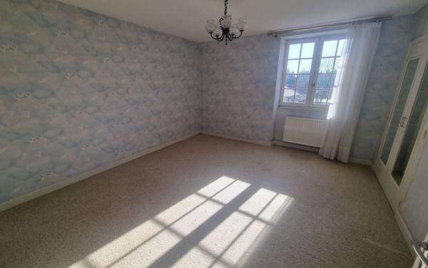 Maison à vendre    6 pièces • 295 m2 Saint-Yrieix-la-Perche