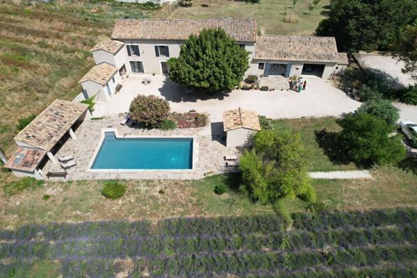Vente Maison de luxe L'Isle-sur-la-Sorgue 9 Pièces 230 m²