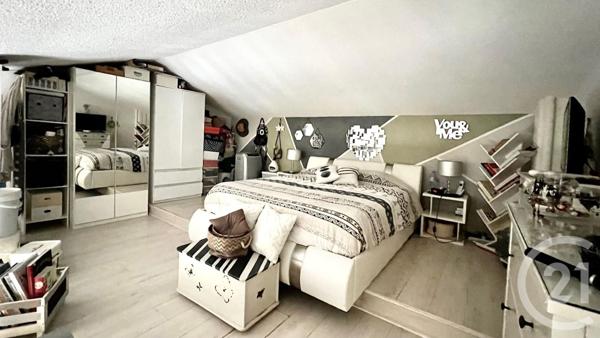 Appartement F5 à vendre  5 pièces - 80,64 m2 LA LONDE LES MAURES - 83