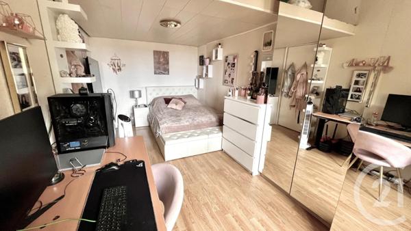 Appartement F5 à vendre  5 pièces - 80,64 m2 LA LONDE LES MAURES - 83