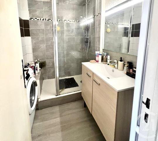 Appartement F5 à vendre  5 pièces - 80,64 m2 LA LONDE LES MAURES - 83